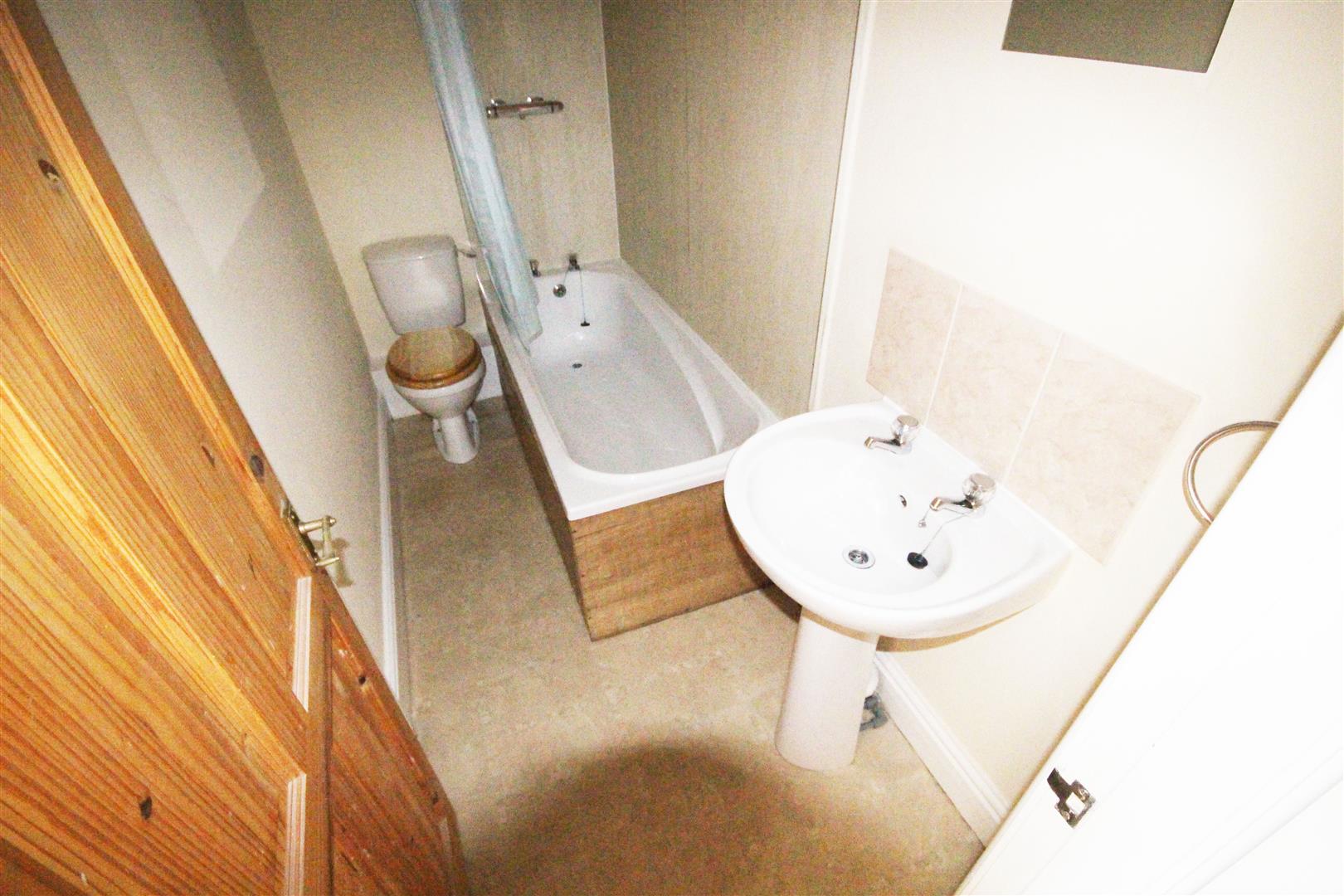 2 bedroom terraced house To Let in Barnoldswick - IMG_7894.jpg